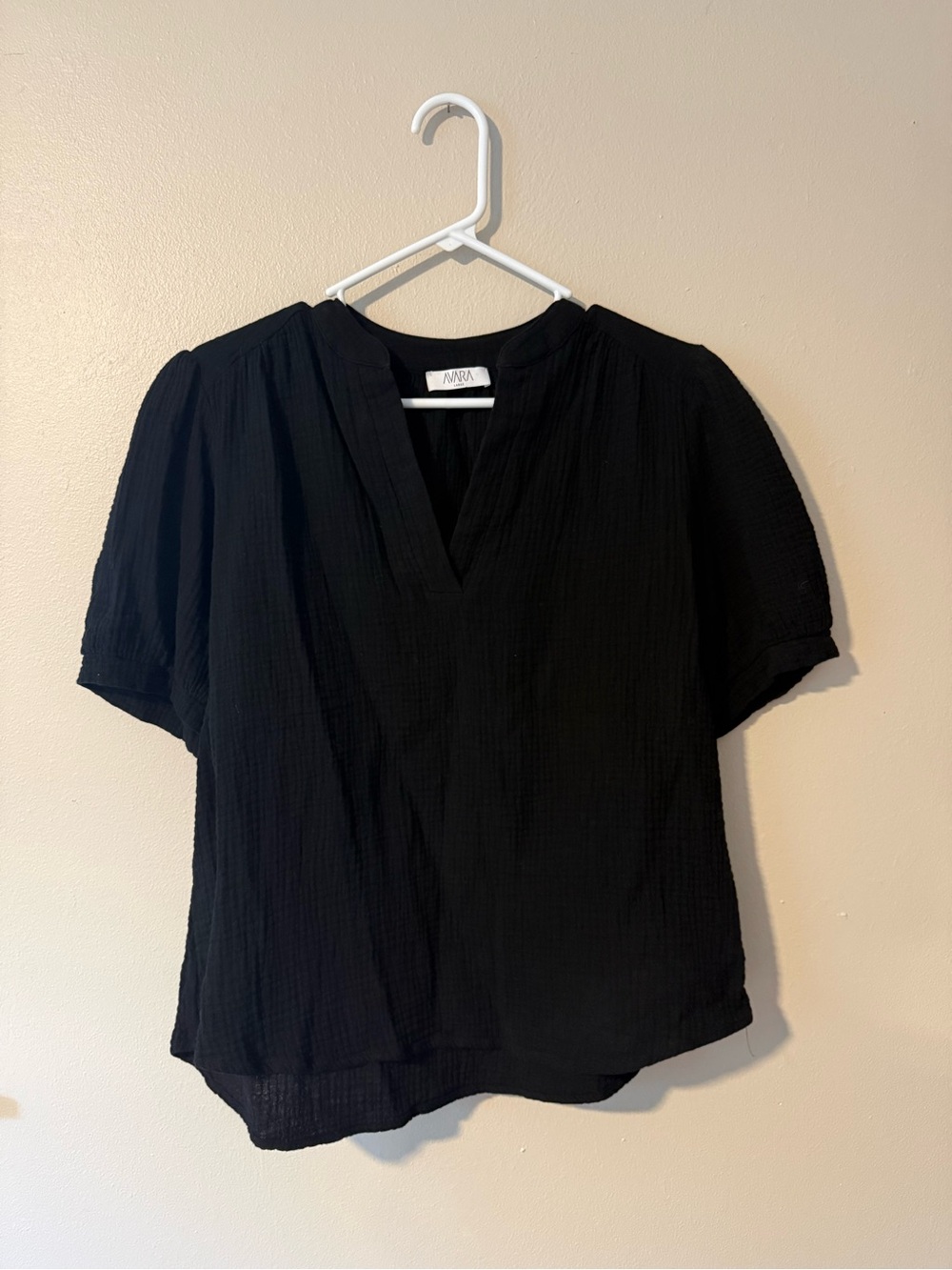 Avara Black Textured V-Neck Short Sleeve Top Size Large 100%Cotton